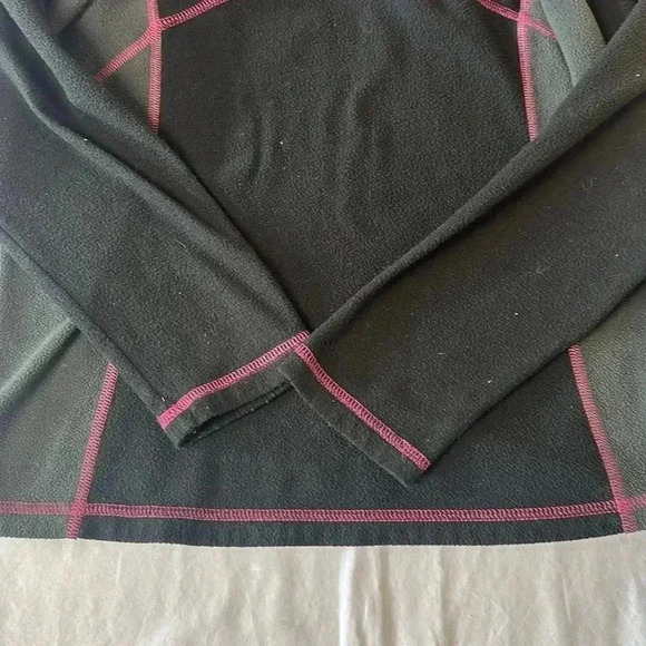 The North Face - 1/4 zip pullover fleece jacket/sweater. Size L - Picture 4 of 5